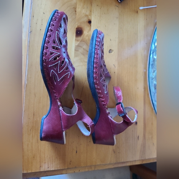 Sandals - Picture 4 of 7